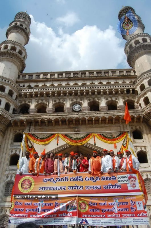 Ganesh Immersion Photos at Charminar - 17 / 18 photos