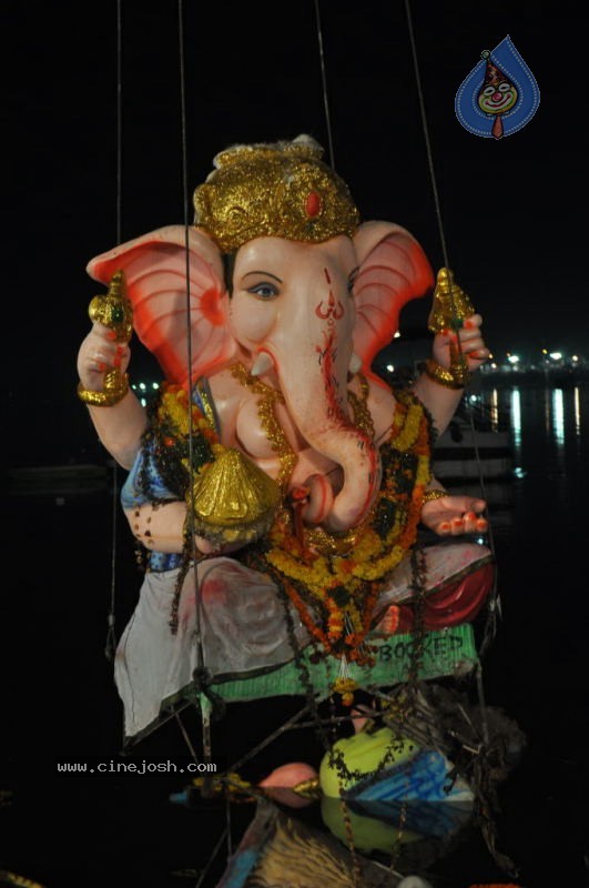Ganesh Nimajjan At Hussain Sagar - 75 / 183 photos