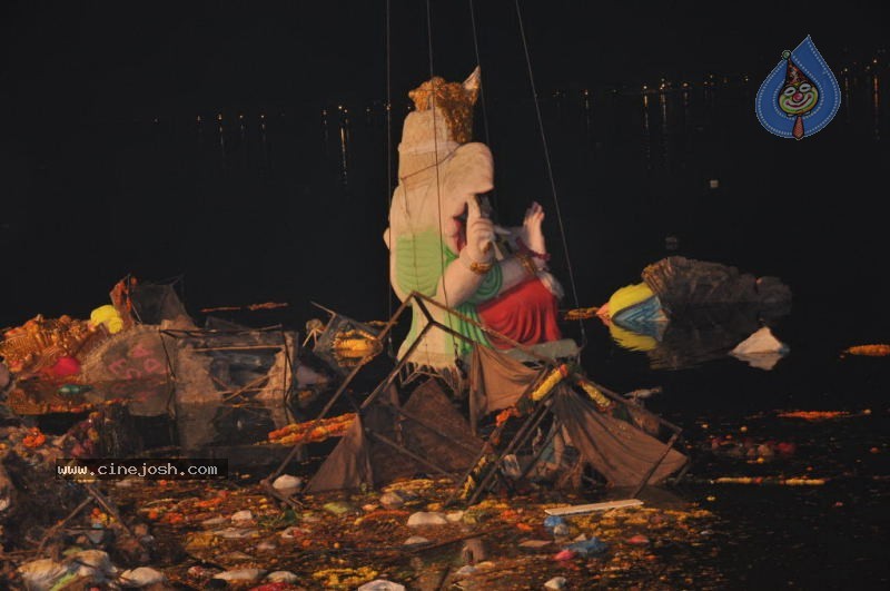 Ganesh Nimajjan At Hussain Sagar - 80 / 183 photos