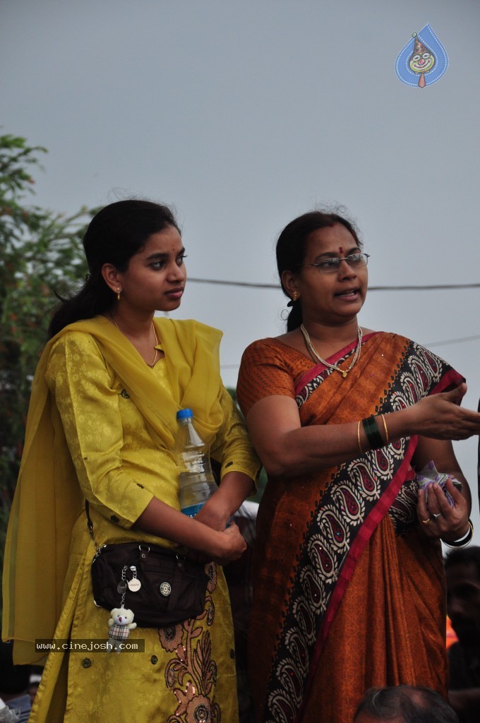 Ganesh Visarjan Photos at Hyd - 01 - 59 / 255 photos