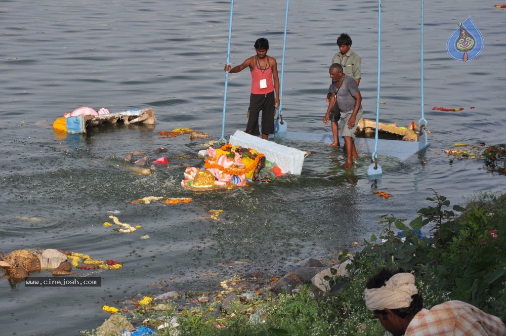 Ganesh Visarjan Photos at Hyd - 01 - 64 / 255 photos