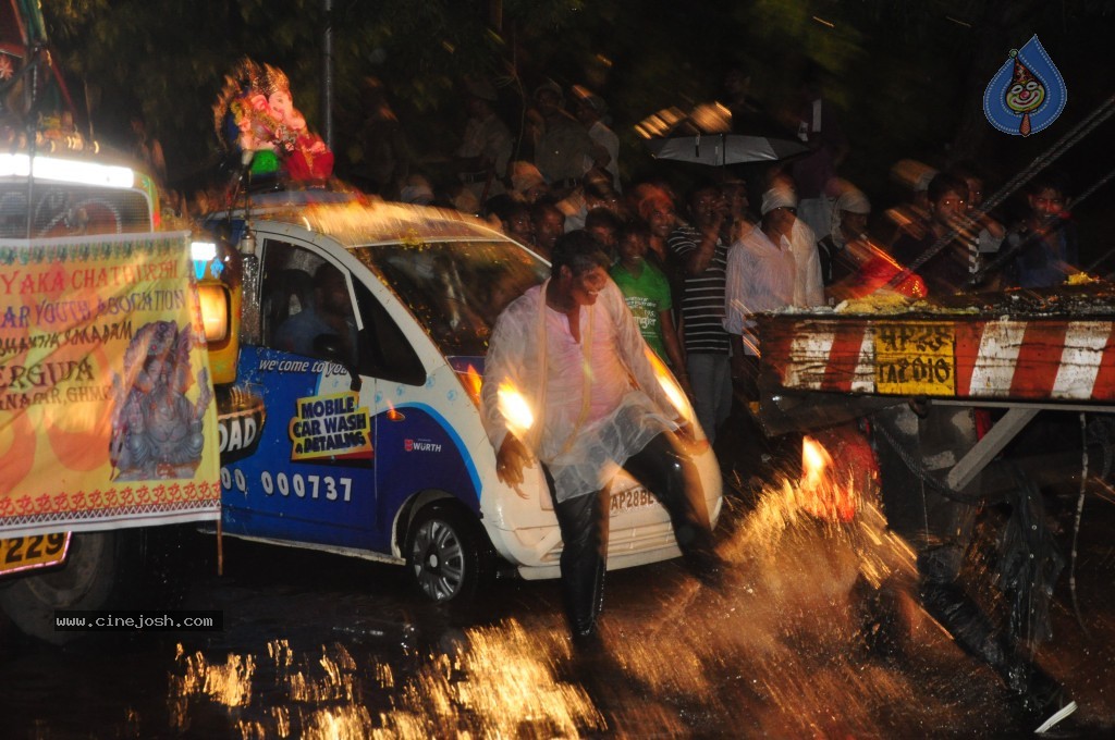 Ganesh Visarjan Photos at Hyd - 01 - 71 / 255 photos