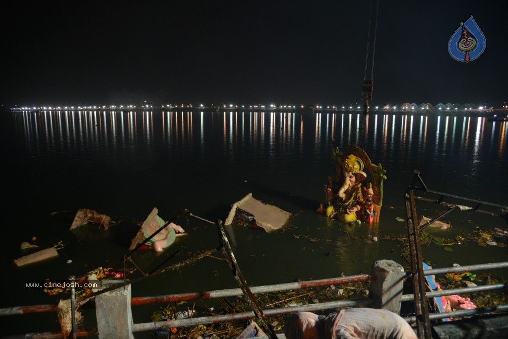 Ganesh Visarjan Photos at Hyd - 01 - 89 / 255 photos