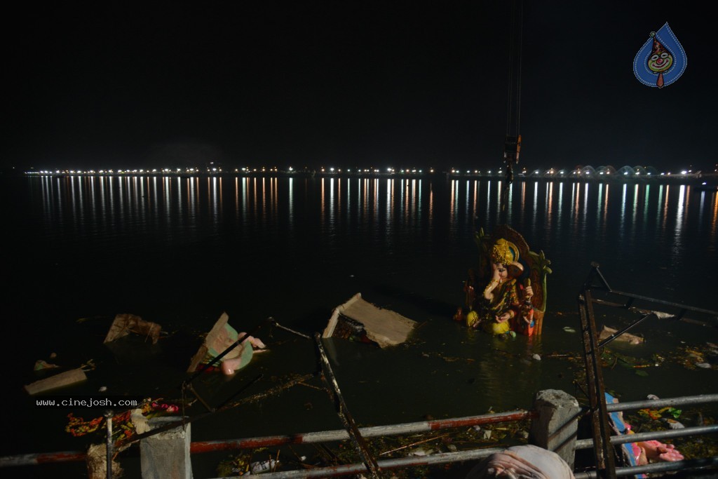 Ganesh Visarjan Photos at Hyd - 01 - 99 / 255 photos