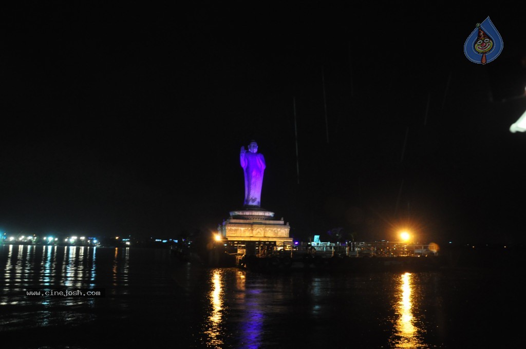 Ganesh Visarjan Photos at Hyd - 01 - 100 / 255 photos