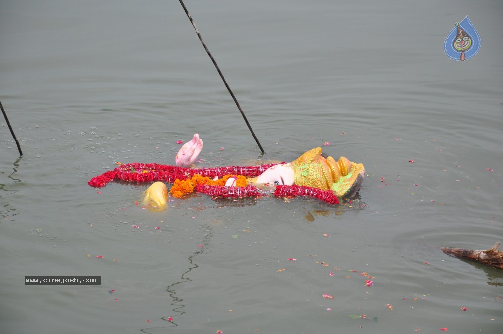 Ganesh Visarjan Photos at Hyd - 01 - 103 / 255 photos