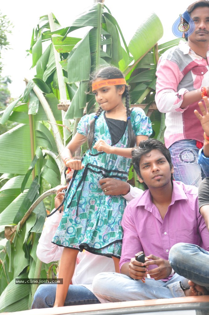 Ganesh Visarjan Photos at Hyd - 01 - 109 / 255 photos