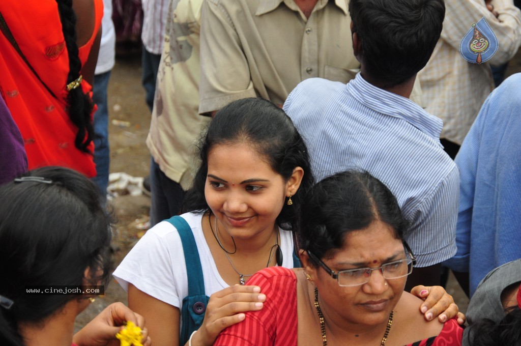 Ganesh Visarjan Photos at Hyd - 01 - 122 / 255 photos