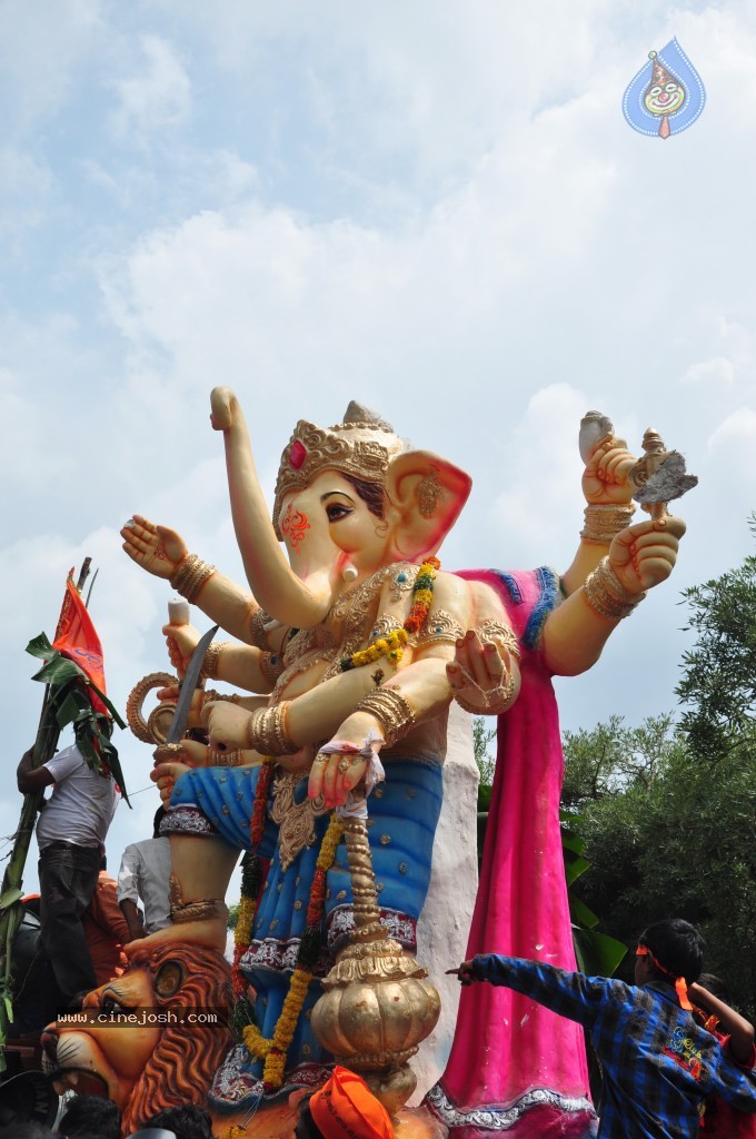 Ganesh Visarjan Photos at Hyd - 01 - 124 / 255 photos