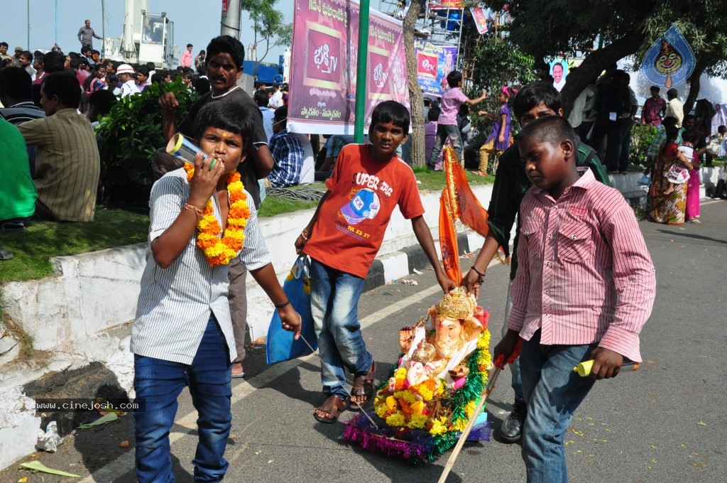Ganesh Visarjan Photos at Hyd - 01 - 127 / 255 photos