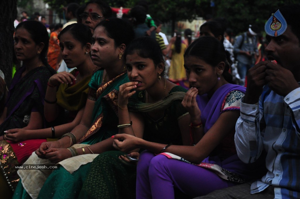 Ganesh Visarjan Photos at Hyd - 01 - 140 / 255 photos