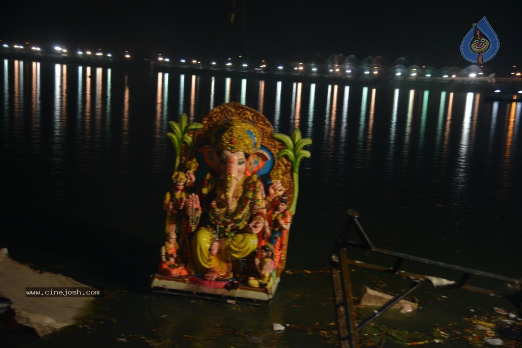 Ganesh Visarjan Photos at Hyd - 01 - 145 / 255 photos