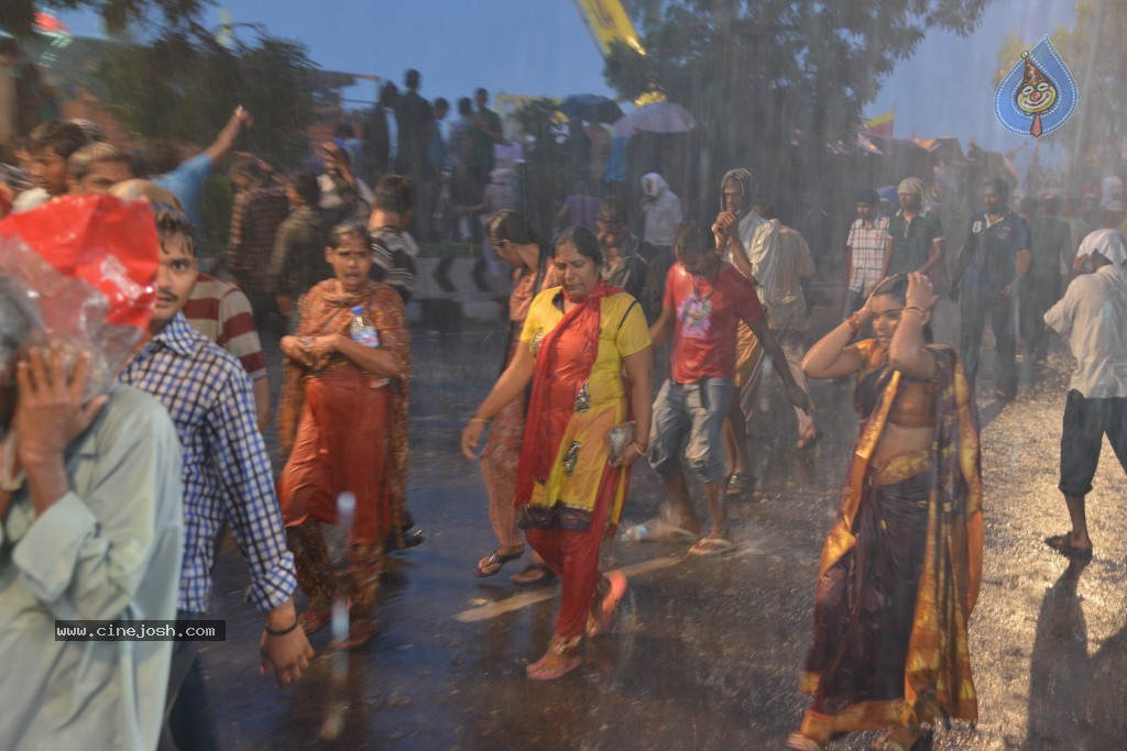 Ganesh Visarjan Photos at Hyd - 01 - 147 / 255 photos