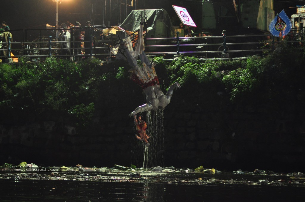 Ganesh Visarjan Photos at Hyd - 01 - 196 / 255 photos