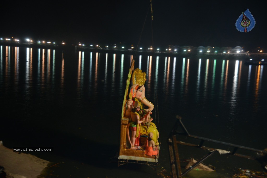 Ganesh Visarjan Photos at Hyd - 01 - 198 / 255 photos