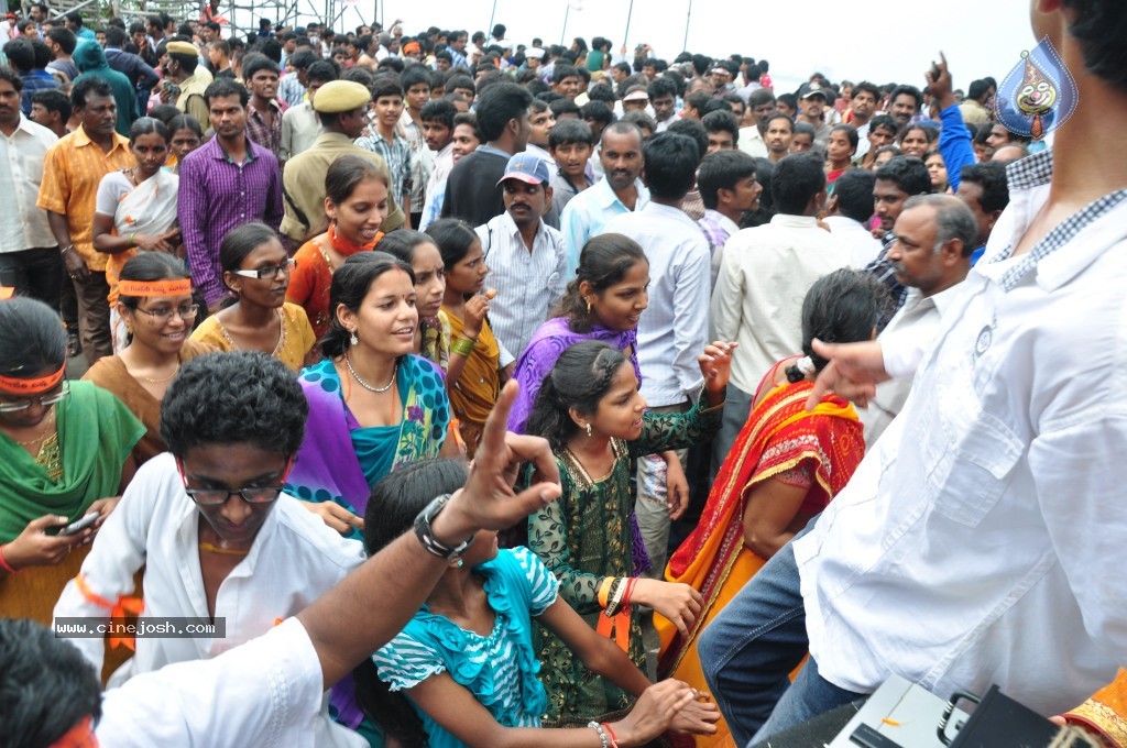Ganesh Visarjan Photos at Hyd - 01 - 199 / 255 photos