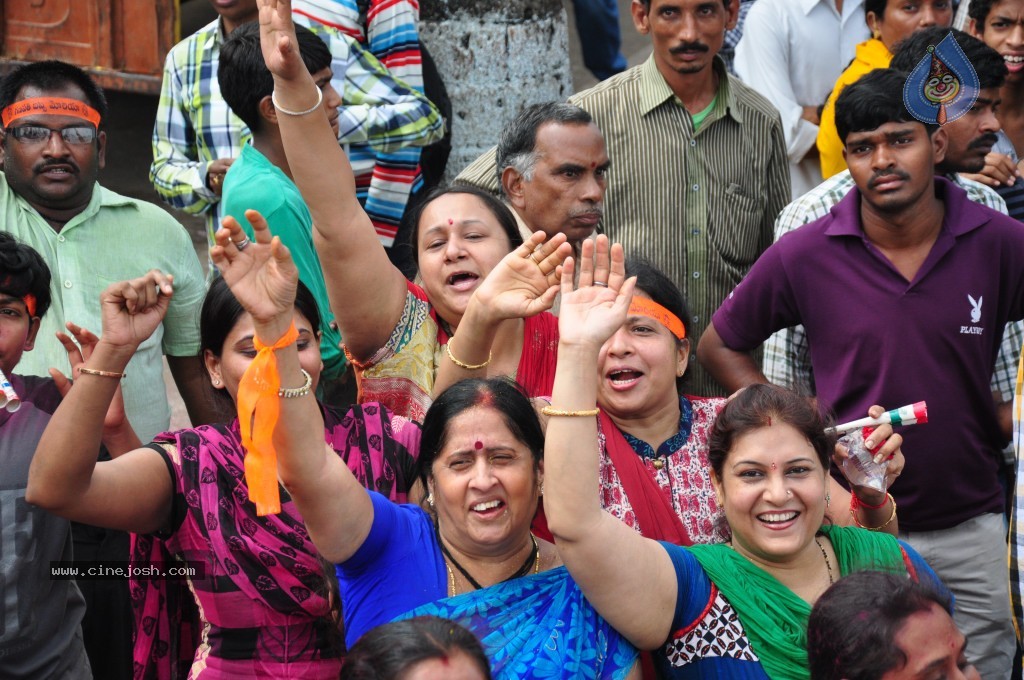 Ganesh Visarjan Photos at Hyd - 01 - 200 / 255 photos