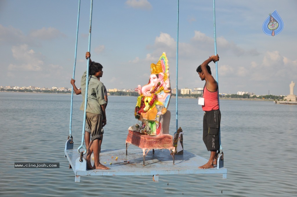 Ganesh Visarjan Photos at Hyd - 01 - 251 / 255 photos