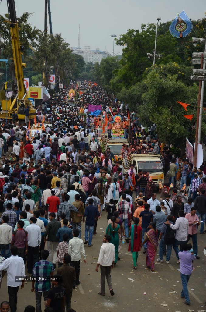 Ganesh Visarjan Photos at Hyd - 02 - 31 / 167 photos