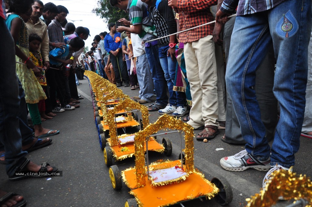 Ganesh Visarjan Photos at Hyd - 02 - 38 / 167 photos