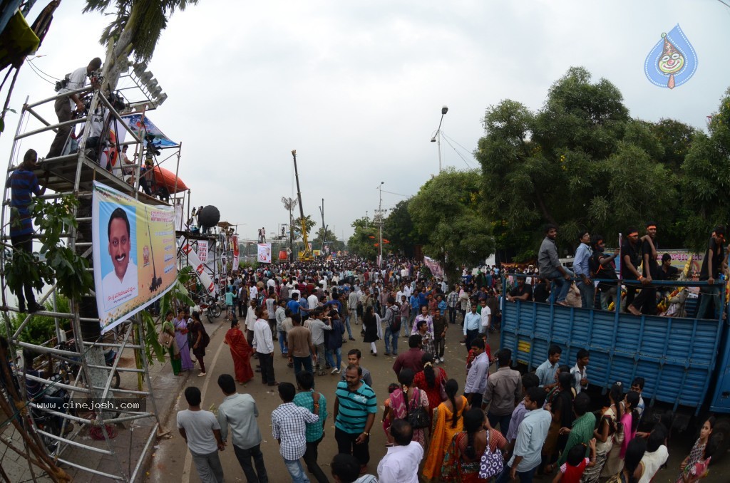 Ganesh Visarjan Photos at Hyd - 02 - 40 / 167 photos