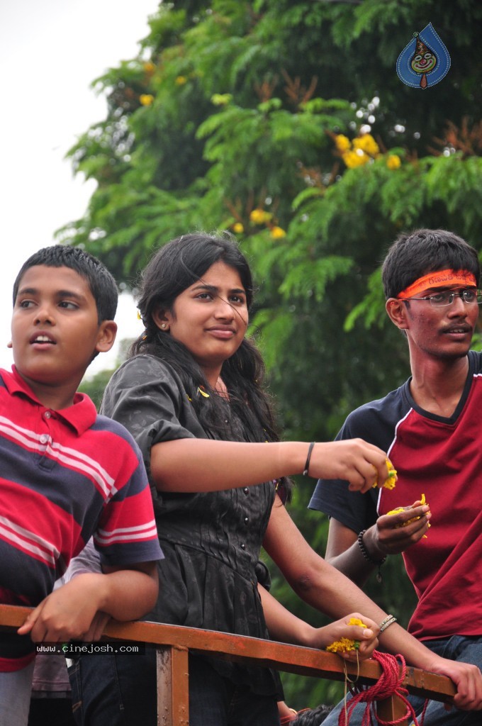 Ganesh Visarjan Photos at Hyd - 02 - 42 / 167 photos