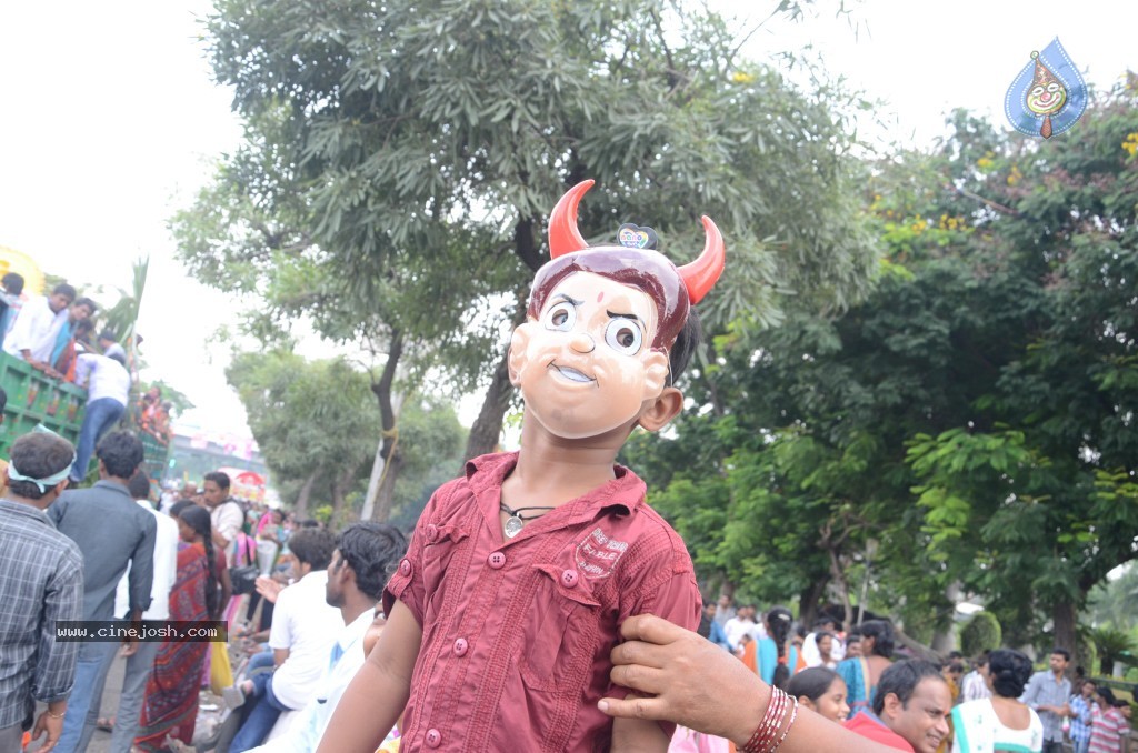 Ganesh Visarjan Photos at Hyd - 02 - 58 / 167 photos