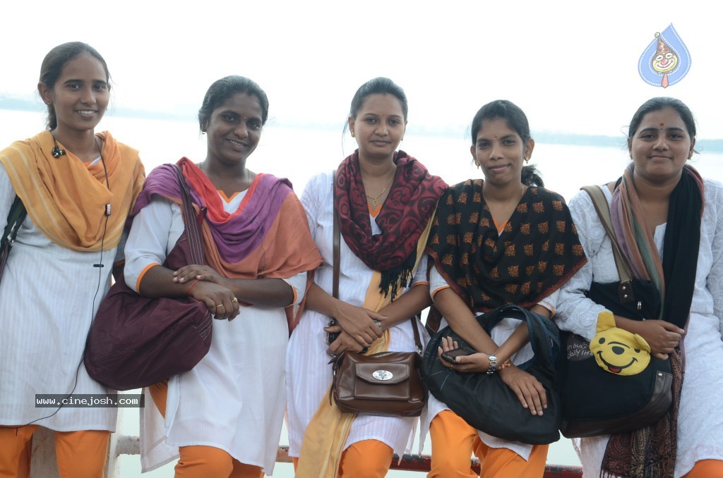 Ganesh Visarjan Photos at Hyd - 02 - 75 / 167 photos