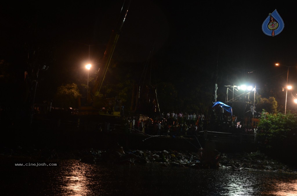 Ganesh Visarjan Photos at Hyd - 02 - 80 / 167 photos