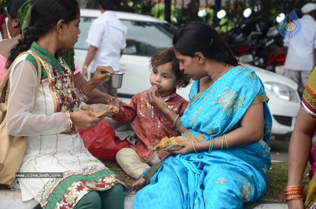 Ganesh Visarjan Photos at Hyd - 02 - 105 / 167 photos