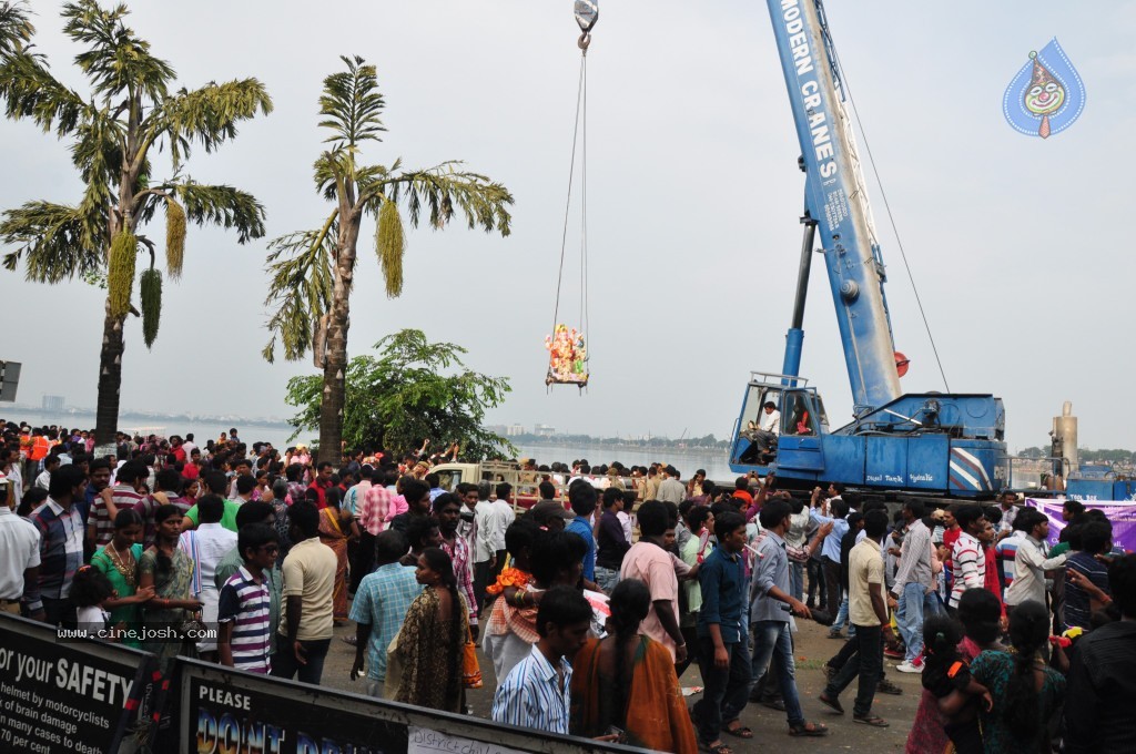 Ganesh Visarjan Photos at Hyd - 02 - 127 / 167 photos