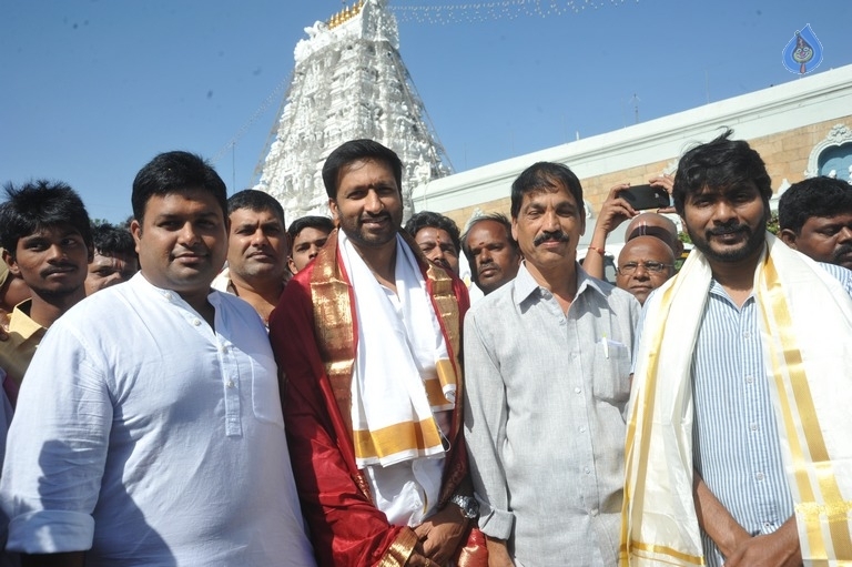 Gautham Nanda Team at Tirumala - 7 / 20 photos