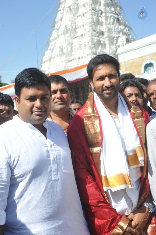 Gautham Nanda Team at Tirumala - 8 / 20 photos