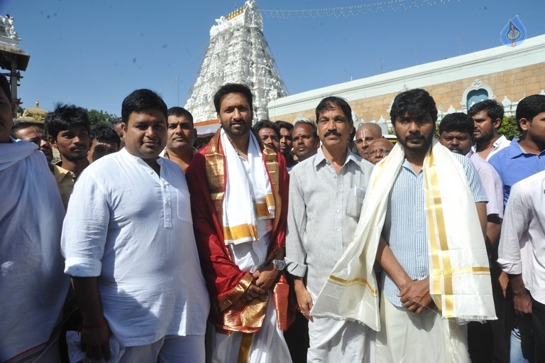 Gautham Nanda Team at Tirumala - 11 / 20 photos