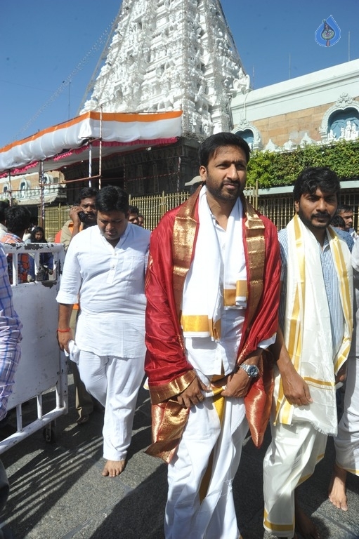 Gautham Nanda Team at Tirumala - 16 / 20 photos