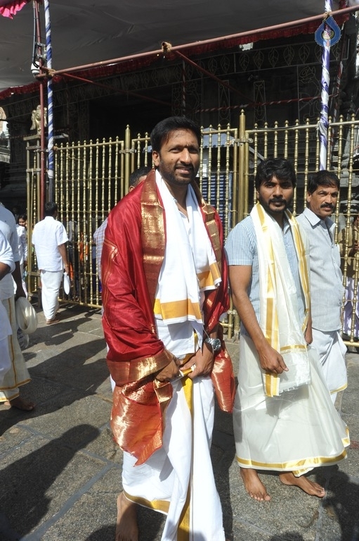 Gautham Nanda Team at Tirumala - 19 / 20 photos