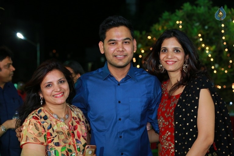 Get together Party Hosted by Omesh and Kanchan - 29 / 77 photos