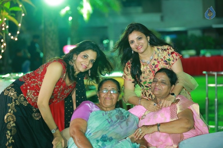 Get together Party Hosted by Omesh and Kanchan - 34 / 77 photos