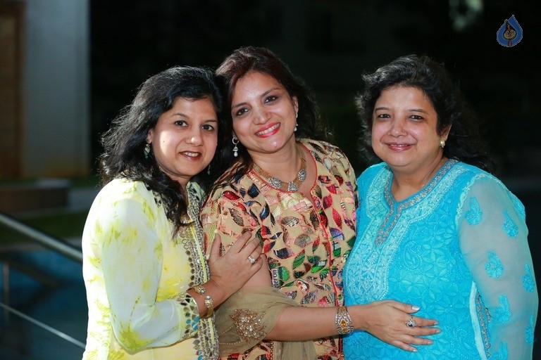 Get together Party Hosted by Omesh and Kanchan - 38 / 77 photos