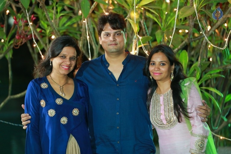 Get together Party Hosted by Omesh and Kanchan - 45 / 77 photos