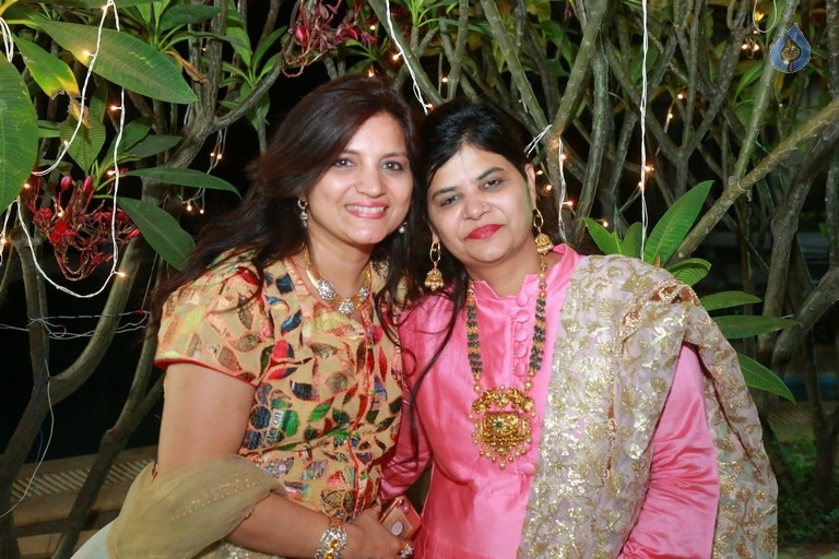 Get together Party Hosted by Omesh and Kanchan - 47 / 77 photos