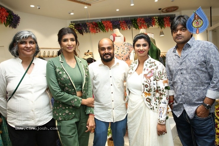 Grand Launch of  ENDLESS KNOT Handloom Store - 45 / 55 photos