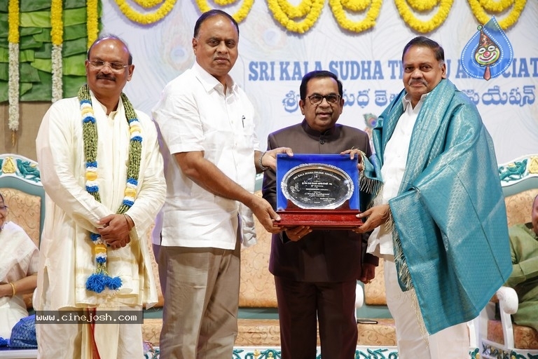 GuruSri Award Event 2018 Photos - 5 / 77 photos