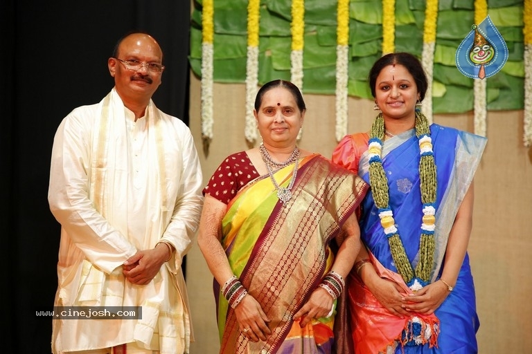 GuruSri Award Event 2018 Photos - 16 / 77 photos