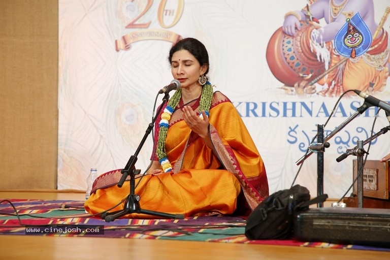 GuruSri Award Event 2018 Photos - 31 / 77 photos