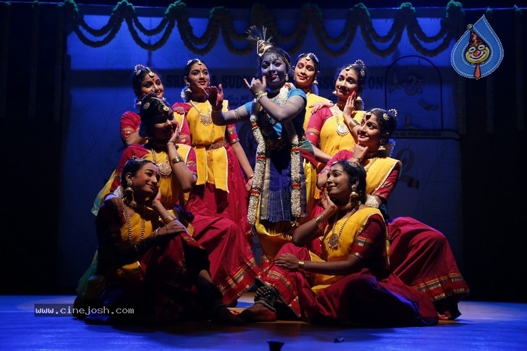 GuruSri Award Event 2018 Photos - 36 / 77 photos