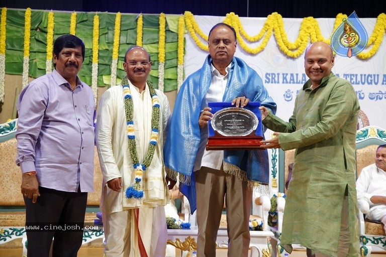 GuruSri Award Event 2018 Photos - 37 / 77 photos