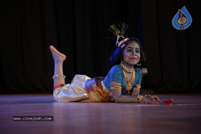 GuruSri Award Event 2018 Photos - 41 / 77 photos