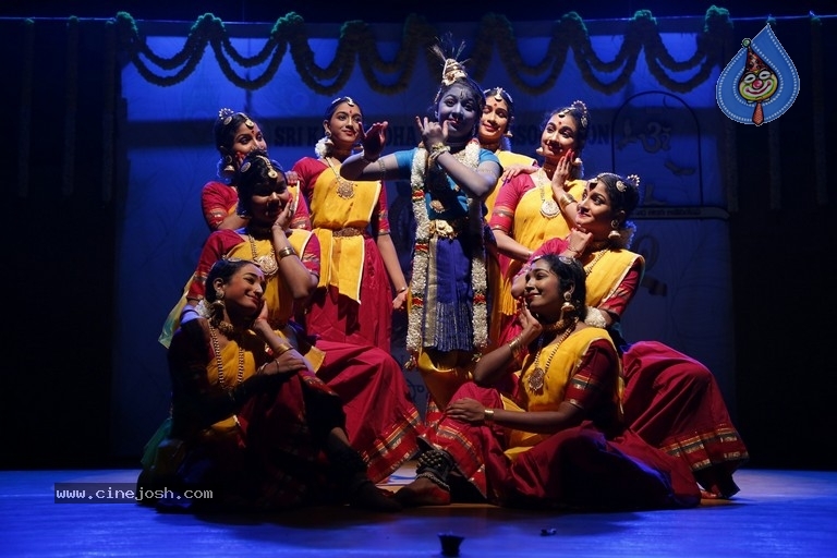 GuruSri Award Event 2018 Photos - 46 / 77 photos