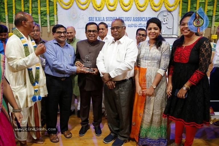 GuruSri Award Event 2018 Photos - 48 / 77 photos
